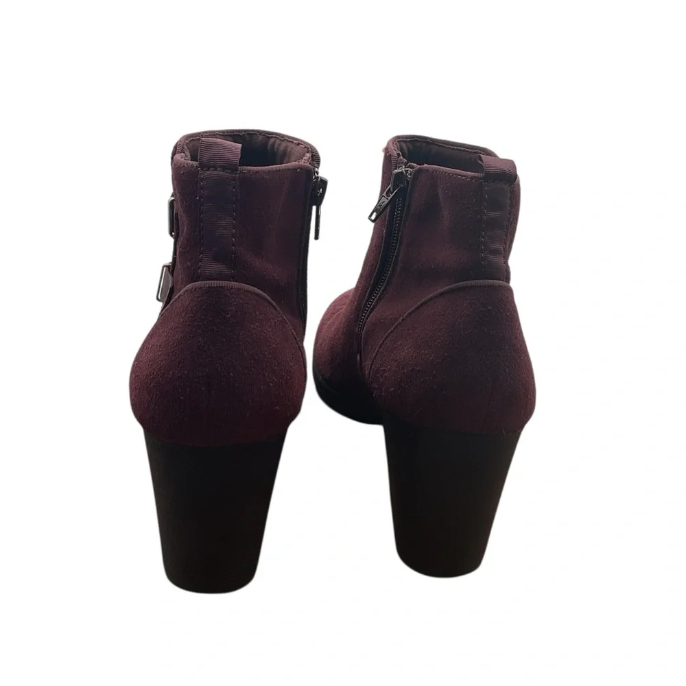 Clarks Rich Burgundy suede season color Ankle Booties size‎ 8